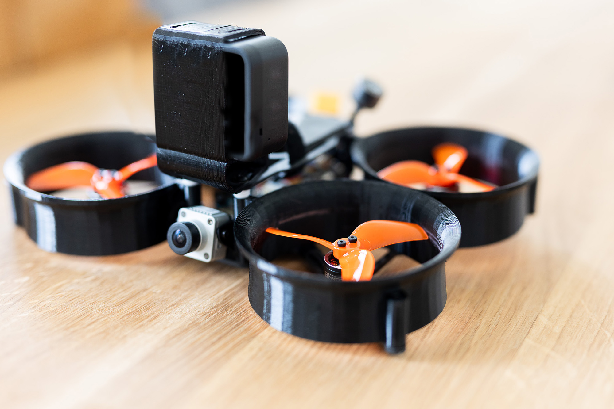 Indoor Drohne für Drohnenflüge in Hotels und Drohnen Indoor Touren