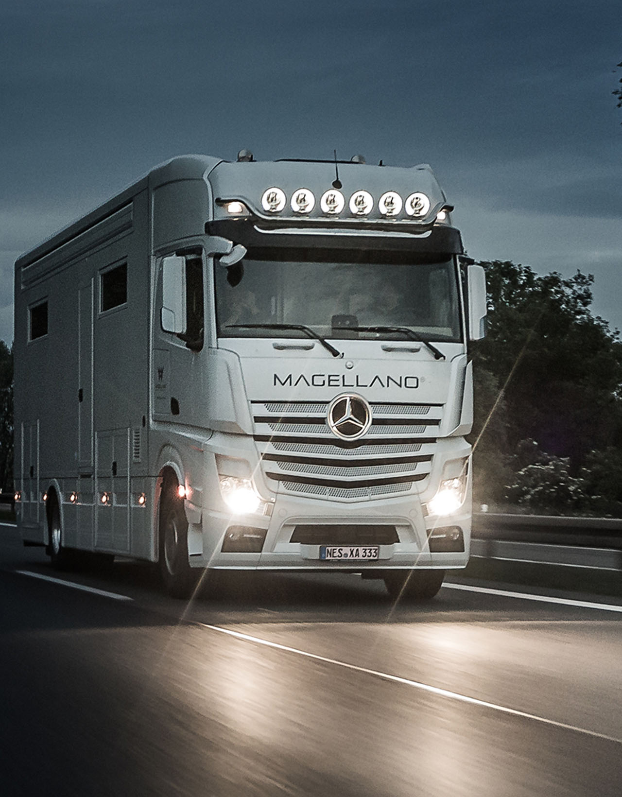 Magellano the One Luxus Wohnmobile - Trailer - Imagefilme Werbefilme auf Autobahn