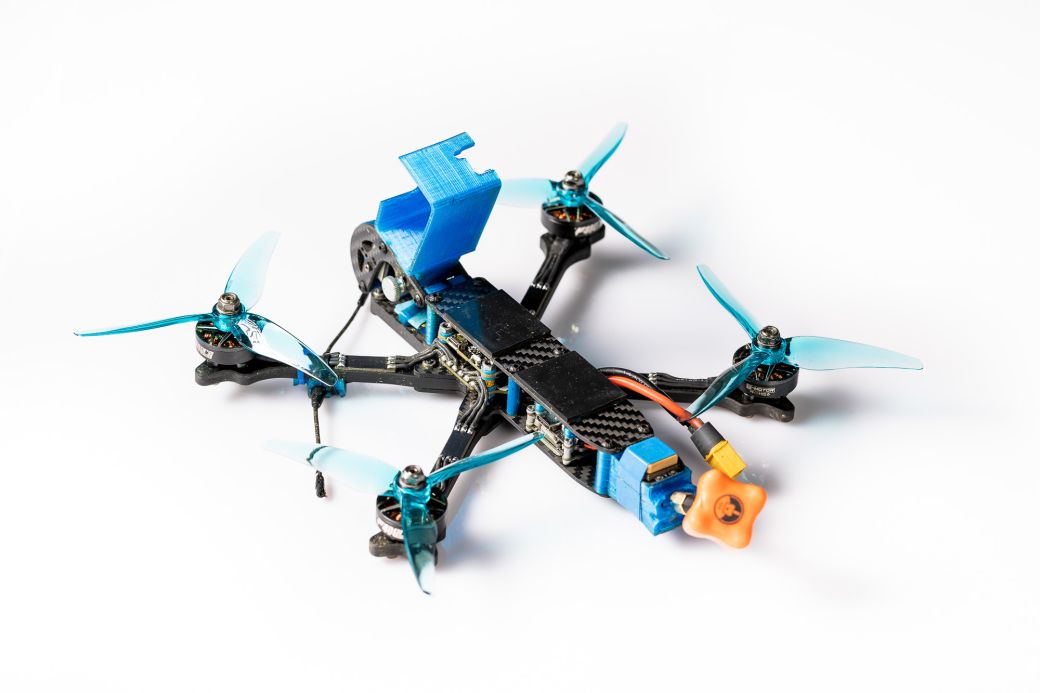 Drohne FPV Race Drohne CineRace - FlyVisual Anbieter Luftaufnahmen und Technik