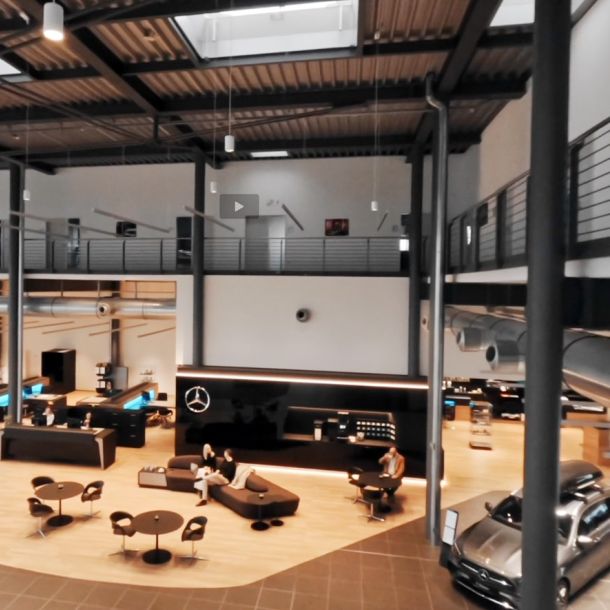 Mercedes Benz Autohaus - Indoor Drohnenflug für Autohäuser und Showrooms