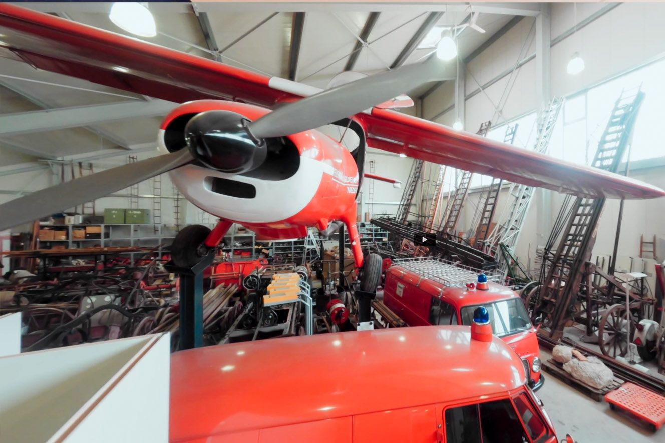 Drohnenflug durch Flugzeug im deutschen Feuerwehrmuseum in Fulda
