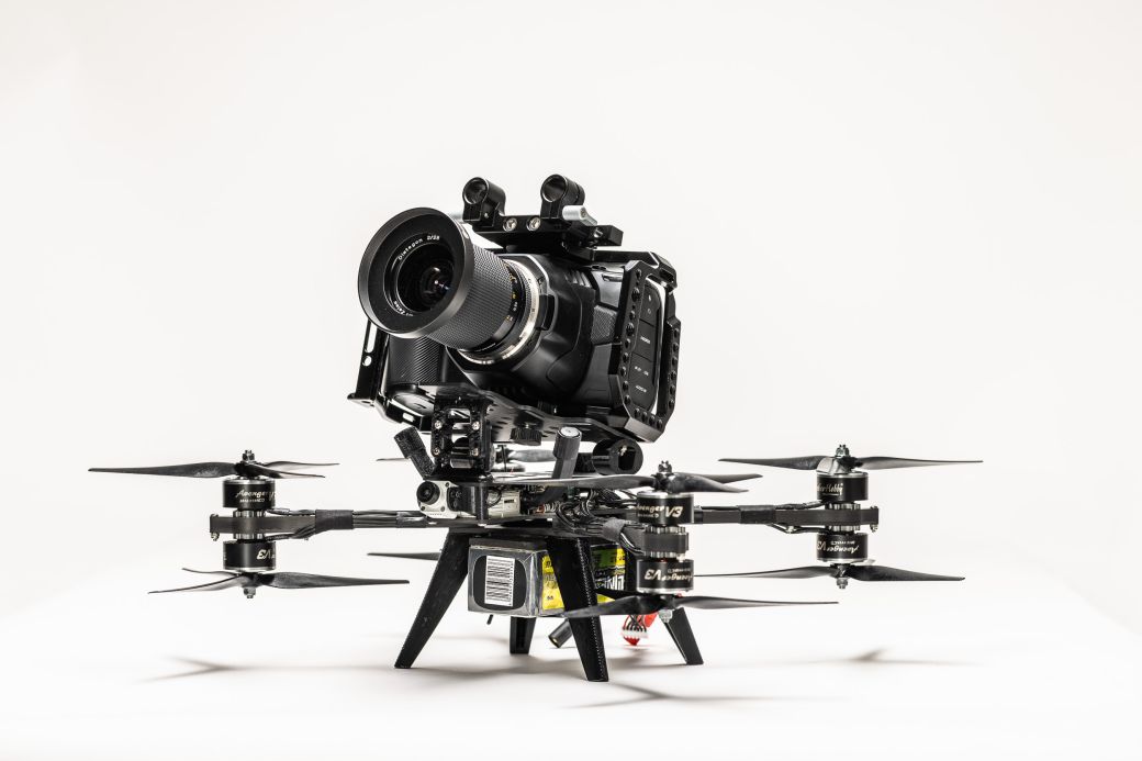 Indoor und Outdoor Luftaufnahmen FPV Drohnenflüge Shendrones Thicc & Siccario Blackmagic 6K Red Komodo