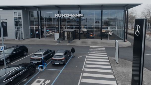 Drohnenflug durch Showroom - FPV Drohnen Indoor Flug Autohaus Kunzmann Mercedes Benz